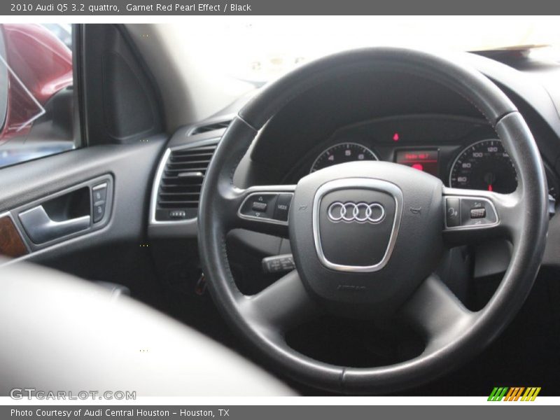 Garnet Red Pearl Effect / Black 2010 Audi Q5 3.2 quattro