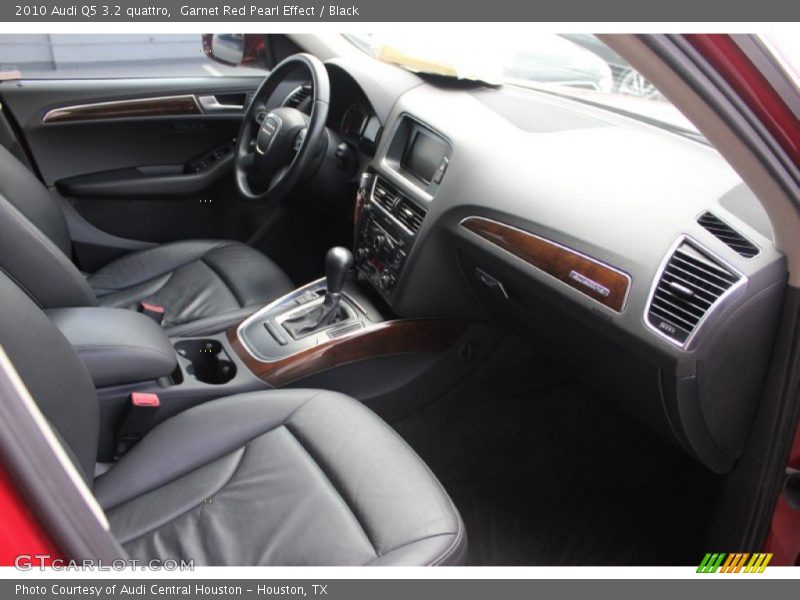 Garnet Red Pearl Effect / Black 2010 Audi Q5 3.2 quattro