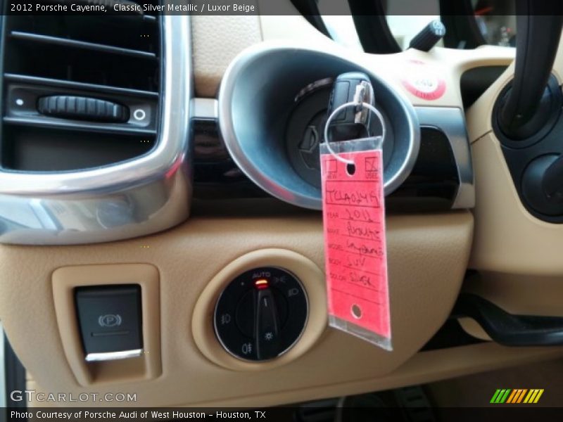 Classic Silver Metallic / Luxor Beige 2012 Porsche Cayenne