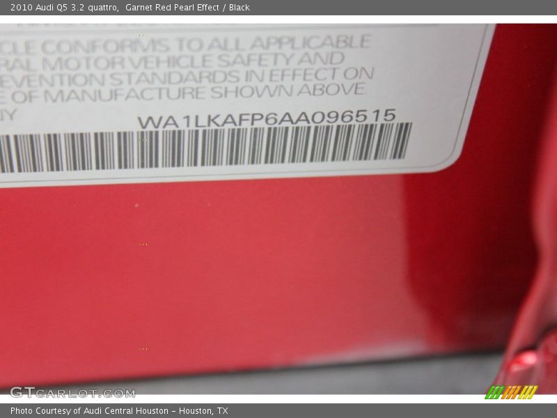 Garnet Red Pearl Effect / Black 2010 Audi Q5 3.2 quattro