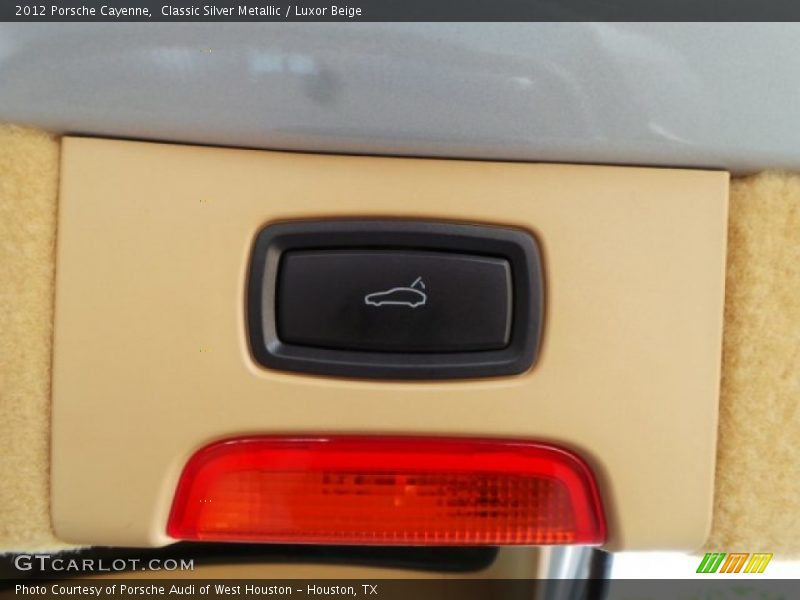 Classic Silver Metallic / Luxor Beige 2012 Porsche Cayenne