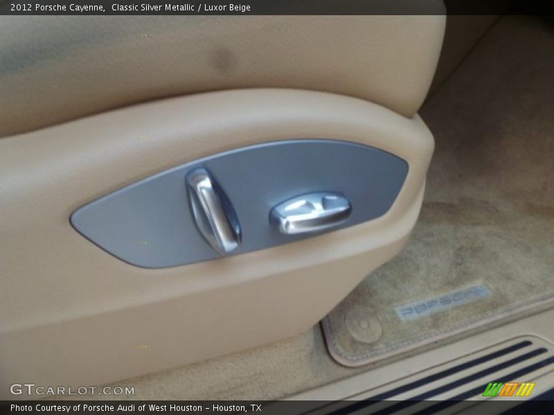 Classic Silver Metallic / Luxor Beige 2012 Porsche Cayenne
