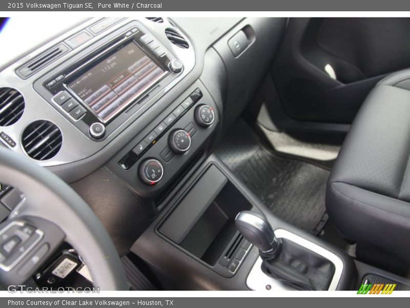 Pure White / Charcoal 2015 Volkswagen Tiguan SE