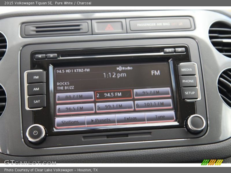 Pure White / Charcoal 2015 Volkswagen Tiguan SE