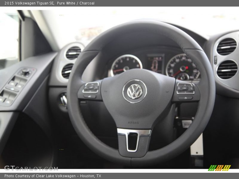 Pure White / Charcoal 2015 Volkswagen Tiguan SE