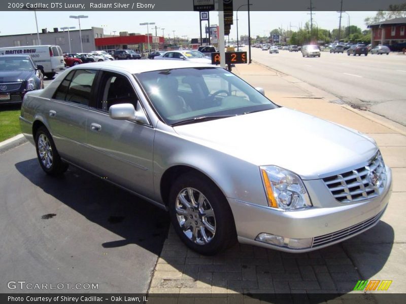Radiant Silver / Ebony 2009 Cadillac DTS Luxury
