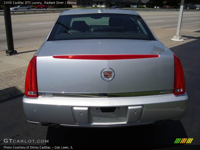 Radiant Silver / Ebony 2009 Cadillac DTS Luxury