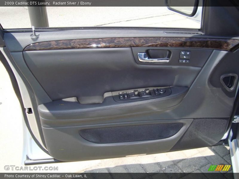 Radiant Silver / Ebony 2009 Cadillac DTS Luxury