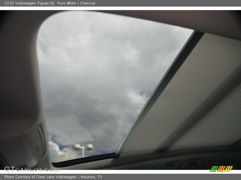 Pure White / Charcoal 2015 Volkswagen Tiguan SE