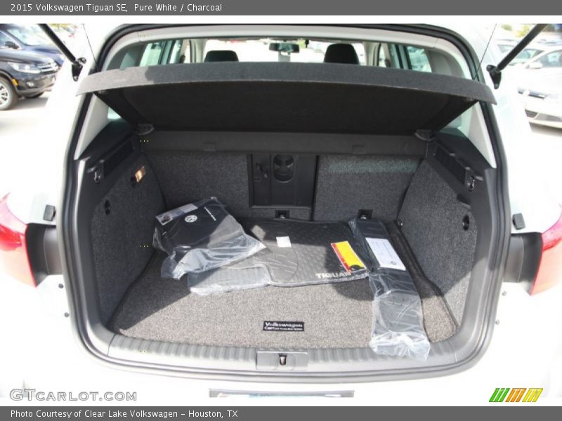 Pure White / Charcoal 2015 Volkswagen Tiguan SE