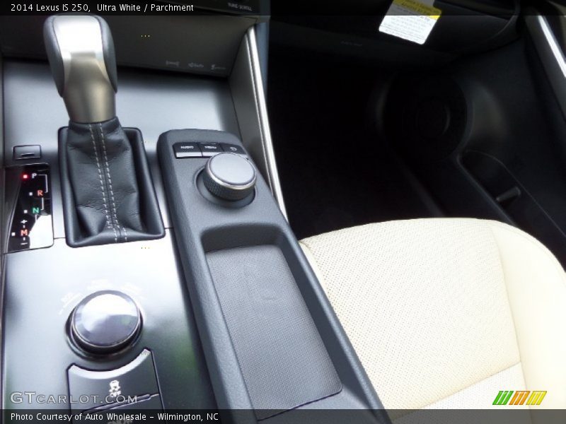 Ultra White / Parchment 2014 Lexus IS 250