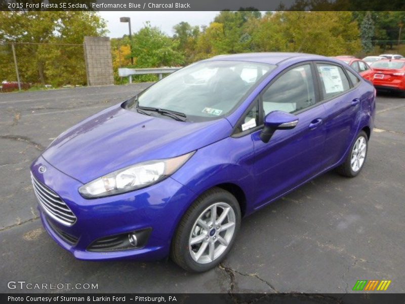 Front 3/4 View of 2015 Fiesta SE Sedan