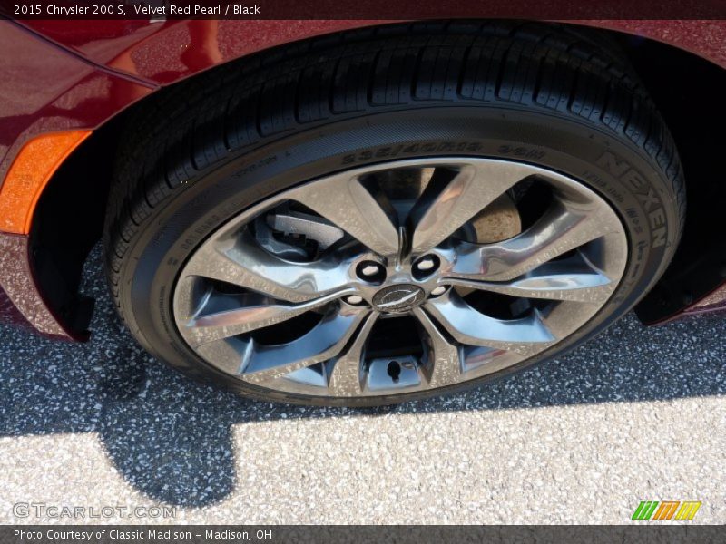 Velvet Red Pearl / Black 2015 Chrysler 200 S