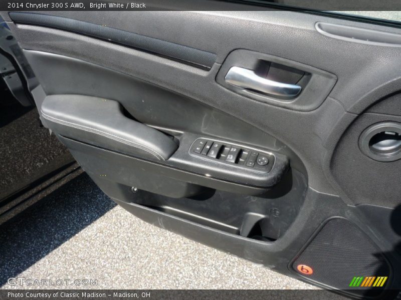 Bright White / Black 2014 Chrysler 300 S AWD