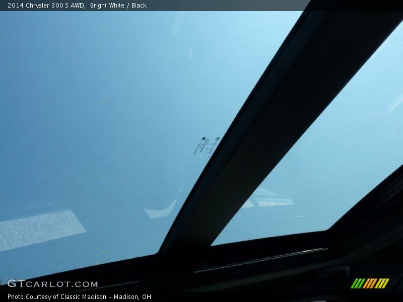 Bright White / Black 2014 Chrysler 300 S AWD