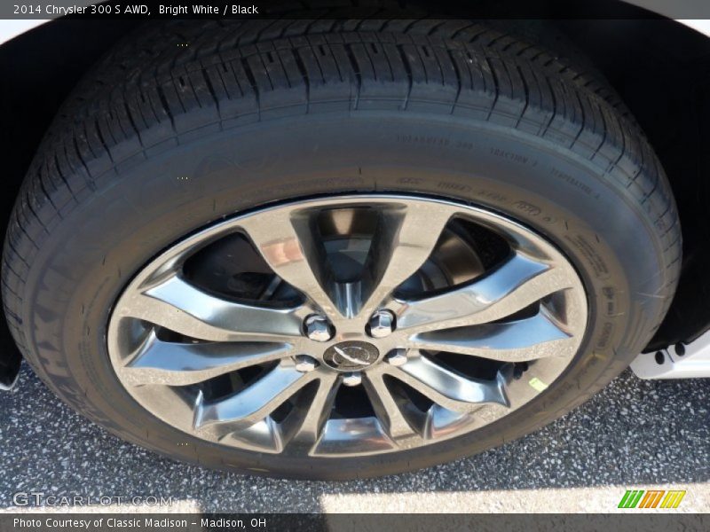 Bright White / Black 2014 Chrysler 300 S AWD