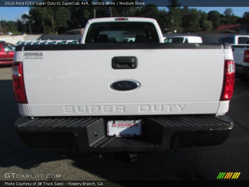 Oxford White / Medium Stone 2010 Ford F250 Super Duty XL SuperCab 4x4