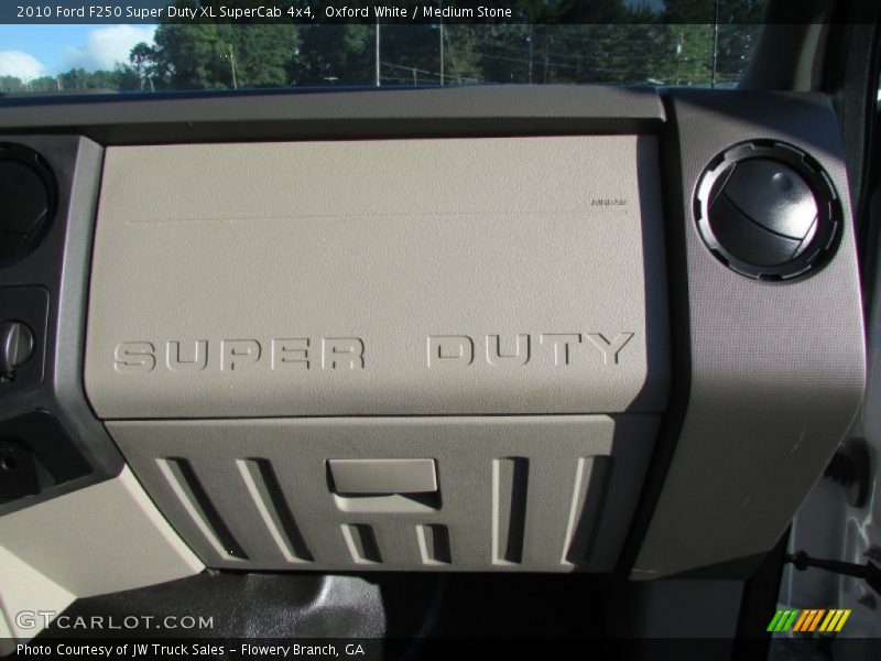 Oxford White / Medium Stone 2010 Ford F250 Super Duty XL SuperCab 4x4