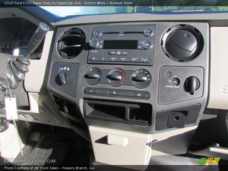 Oxford White / Medium Stone 2010 Ford F250 Super Duty XL SuperCab 4x4