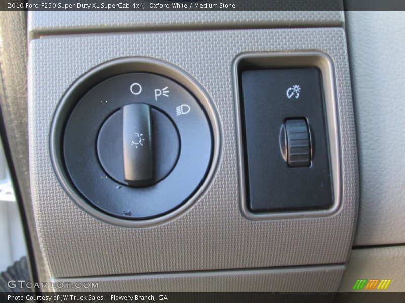 Oxford White / Medium Stone 2010 Ford F250 Super Duty XL SuperCab 4x4