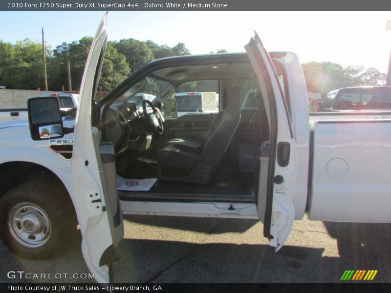 Oxford White / Medium Stone 2010 Ford F250 Super Duty XL SuperCab 4x4