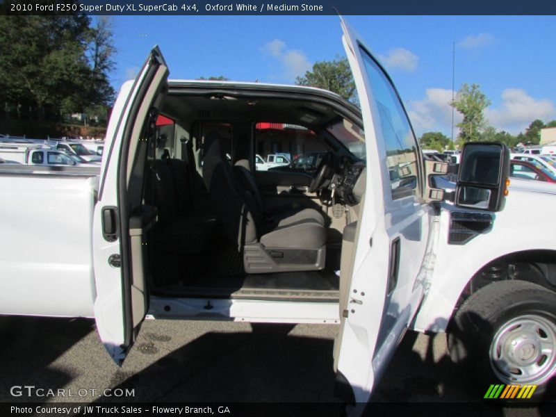 Oxford White / Medium Stone 2010 Ford F250 Super Duty XL SuperCab 4x4
