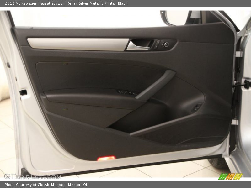 Reflex Silver Metallic / Titan Black 2012 Volkswagen Passat 2.5L S