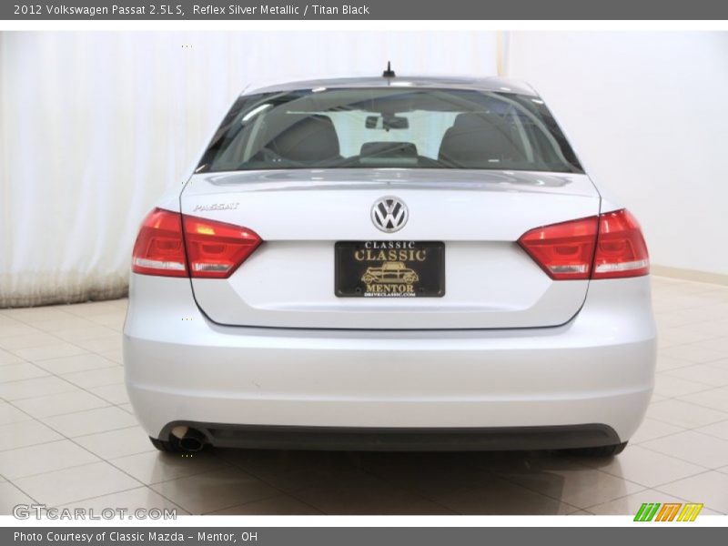 Reflex Silver Metallic / Titan Black 2012 Volkswagen Passat 2.5L S
