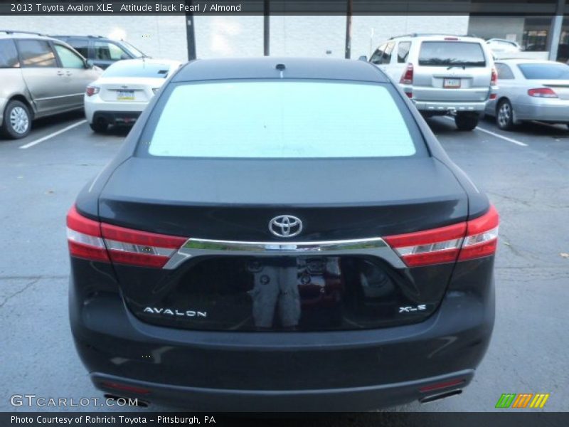 Attitude Black Pearl / Almond 2013 Toyota Avalon XLE