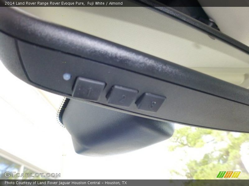 Fuji White / Almond 2014 Land Rover Range Rover Evoque Pure