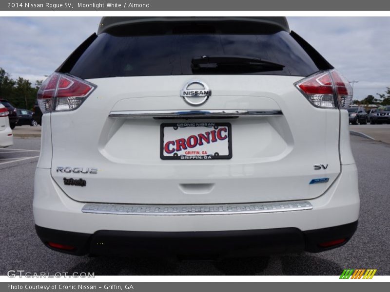 Moonlight White / Almond 2014 Nissan Rogue SV