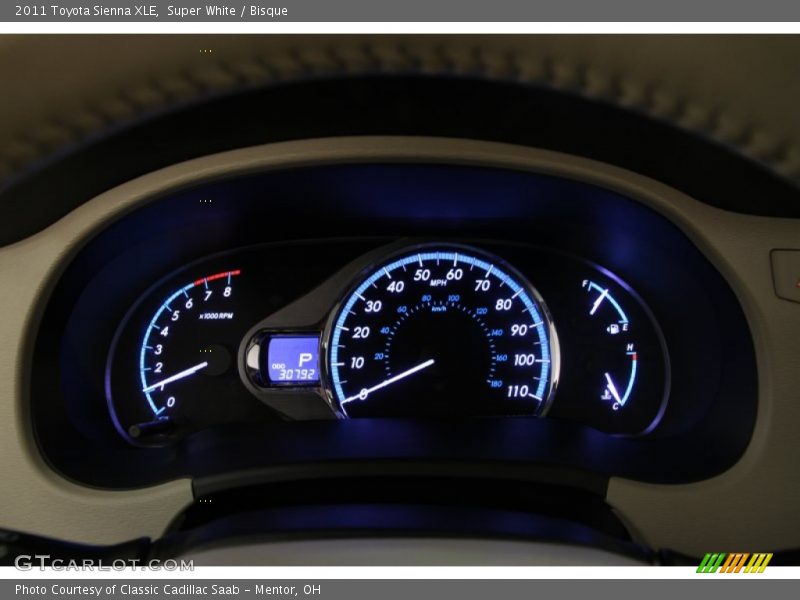 Super White / Bisque 2011 Toyota Sienna XLE