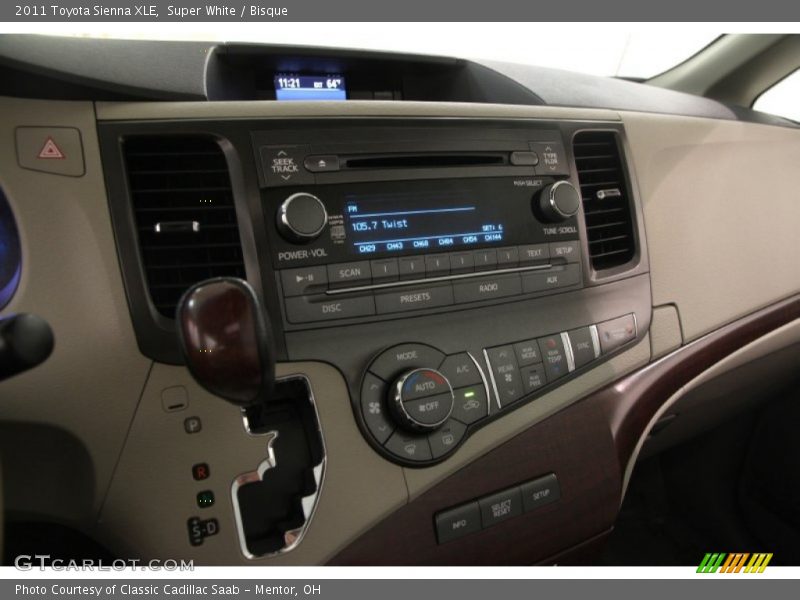 Super White / Bisque 2011 Toyota Sienna XLE
