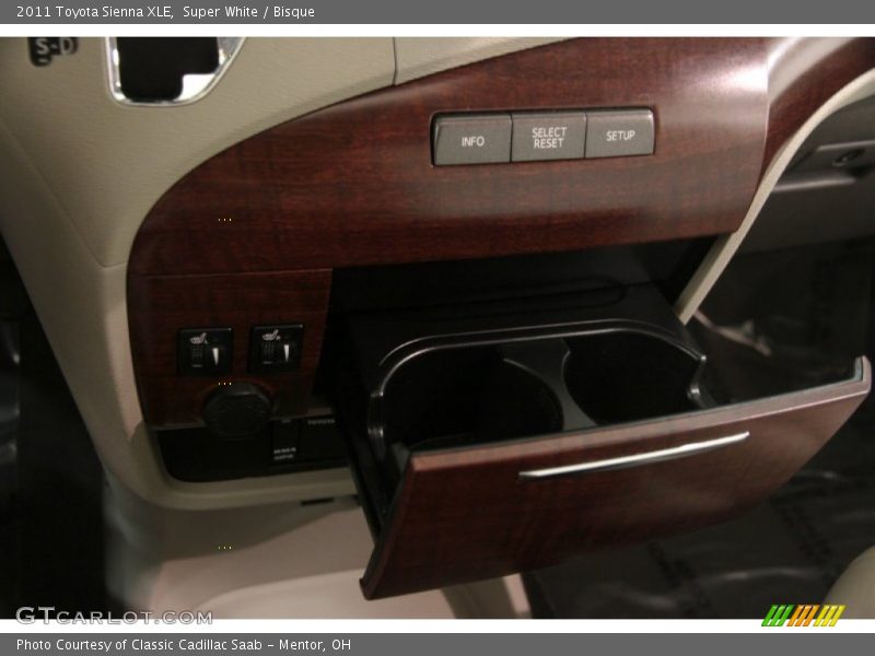 Super White / Bisque 2011 Toyota Sienna XLE