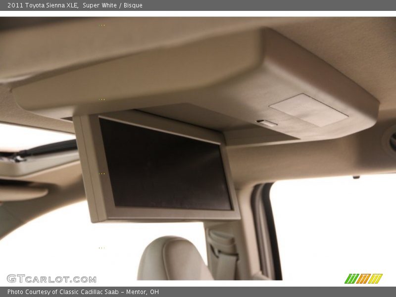 Super White / Bisque 2011 Toyota Sienna XLE