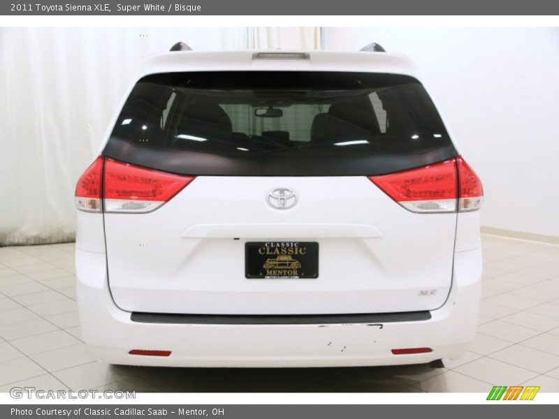 Super White / Bisque 2011 Toyota Sienna XLE