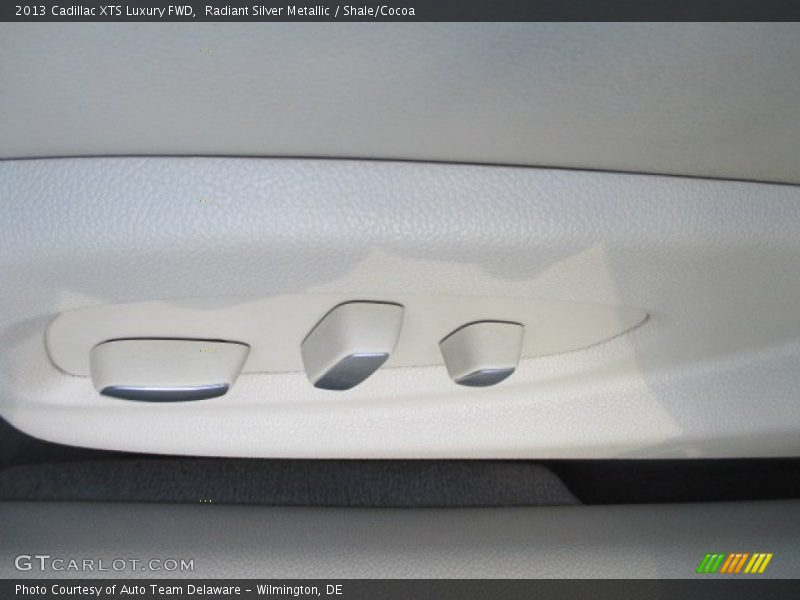 Radiant Silver Metallic / Shale/Cocoa 2013 Cadillac XTS Luxury FWD