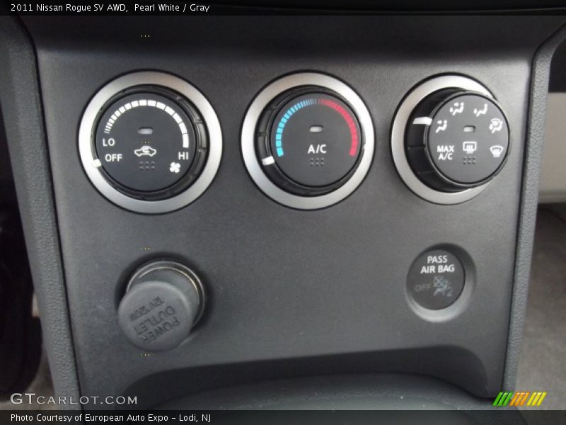 Pearl White / Gray 2011 Nissan Rogue SV AWD