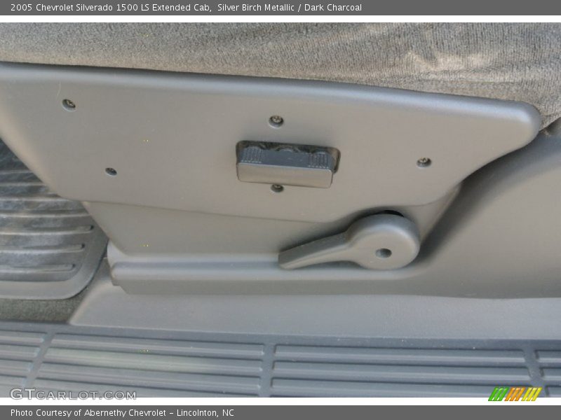 Silver Birch Metallic / Dark Charcoal 2005 Chevrolet Silverado 1500 LS Extended Cab
