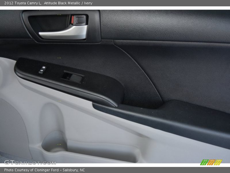 Attitude Black Metallic / Ivory 2012 Toyota Camry L
