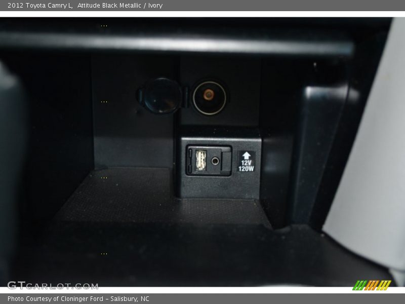 Attitude Black Metallic / Ivory 2012 Toyota Camry L