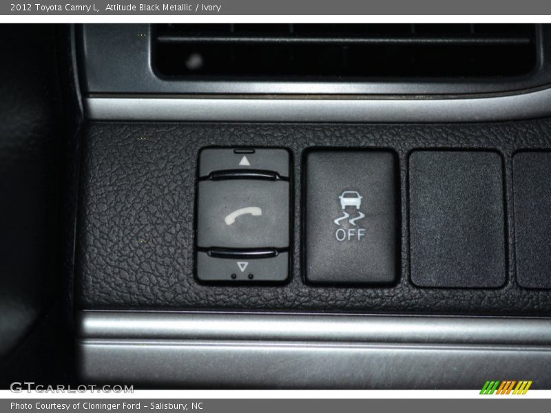 Attitude Black Metallic / Ivory 2012 Toyota Camry L