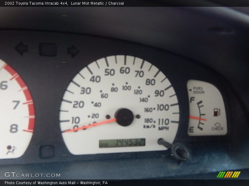 Lunar Mist Metallic / Charcoal 2002 Toyota Tacoma Xtracab 4x4