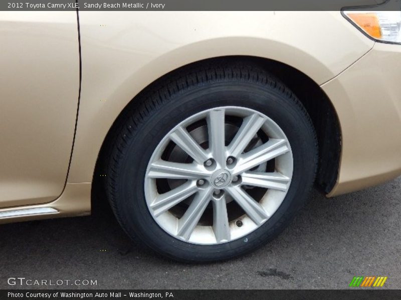 Sandy Beach Metallic / Ivory 2012 Toyota Camry XLE