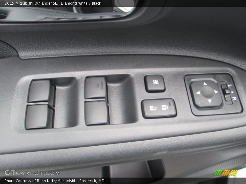 Diamond White / Black 2015 Mitsubishi Outlander SE
