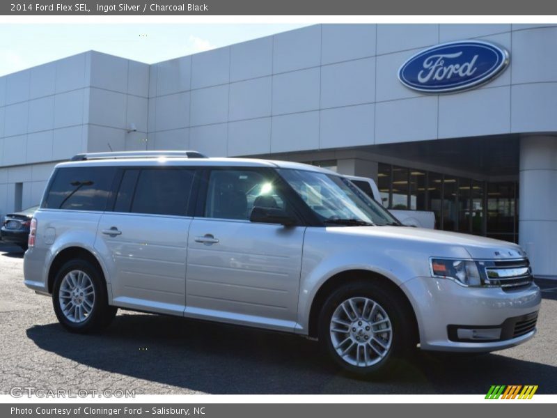 Front 3/4 View of 2014 Flex SEL