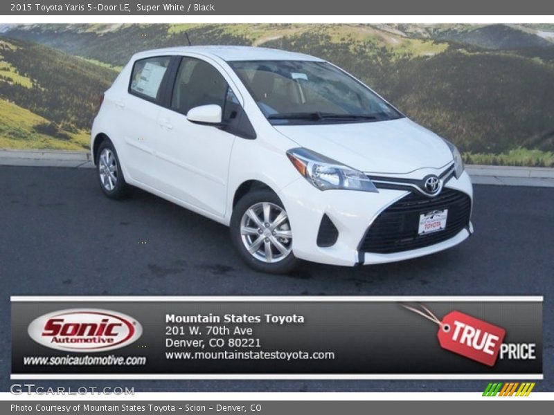 Super White / Black 2015 Toyota Yaris 5-Door LE