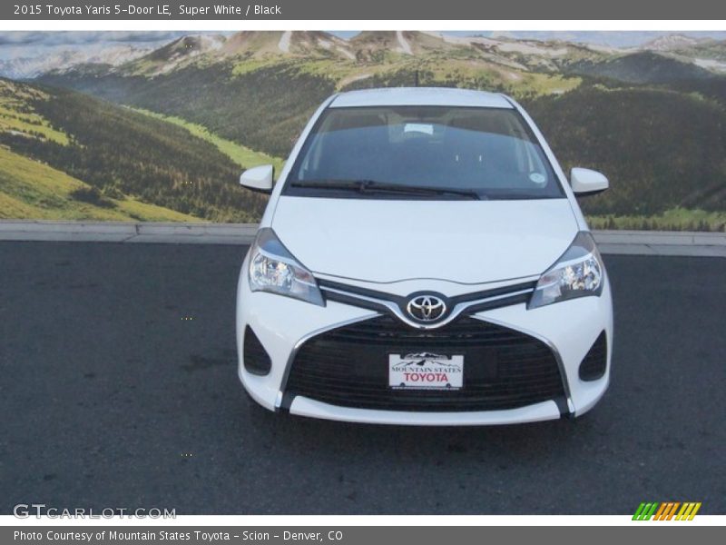Super White / Black 2015 Toyota Yaris 5-Door LE