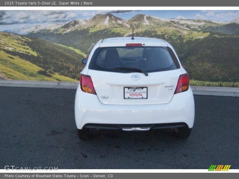 Super White / Black 2015 Toyota Yaris 5-Door LE