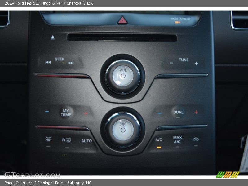 Ingot Silver / Charcoal Black 2014 Ford Flex SEL